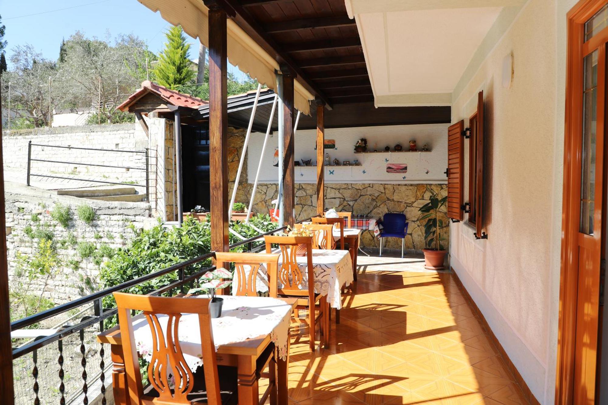 Guest House Marjo Berat Exterior photo
