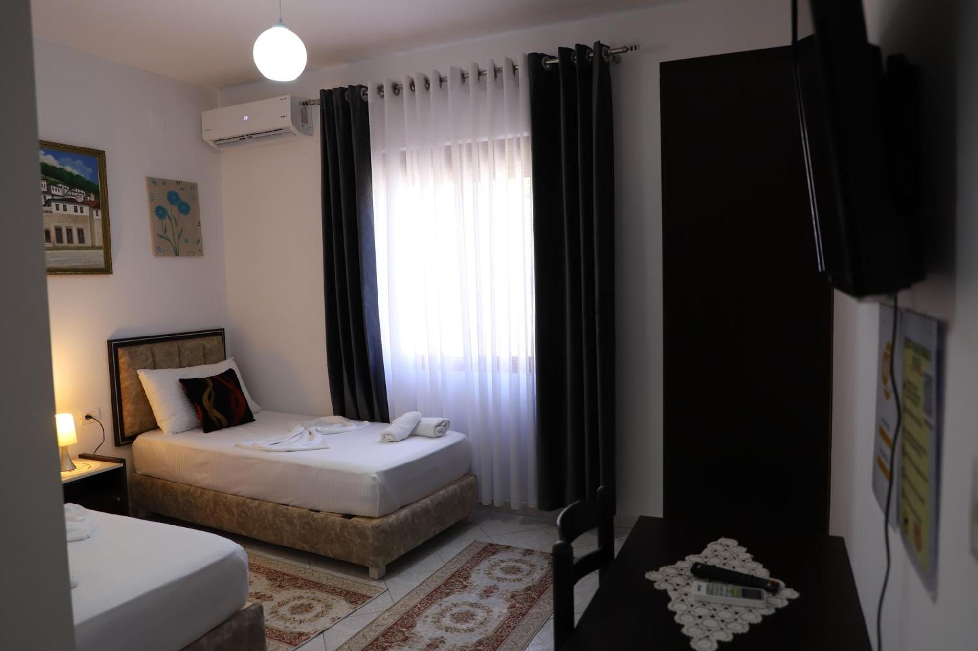 Guest House Marjo Berat Exterior photo