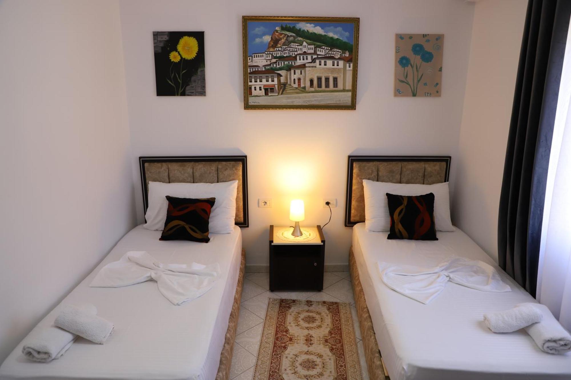 Guest House Marjo Berat Exterior photo
