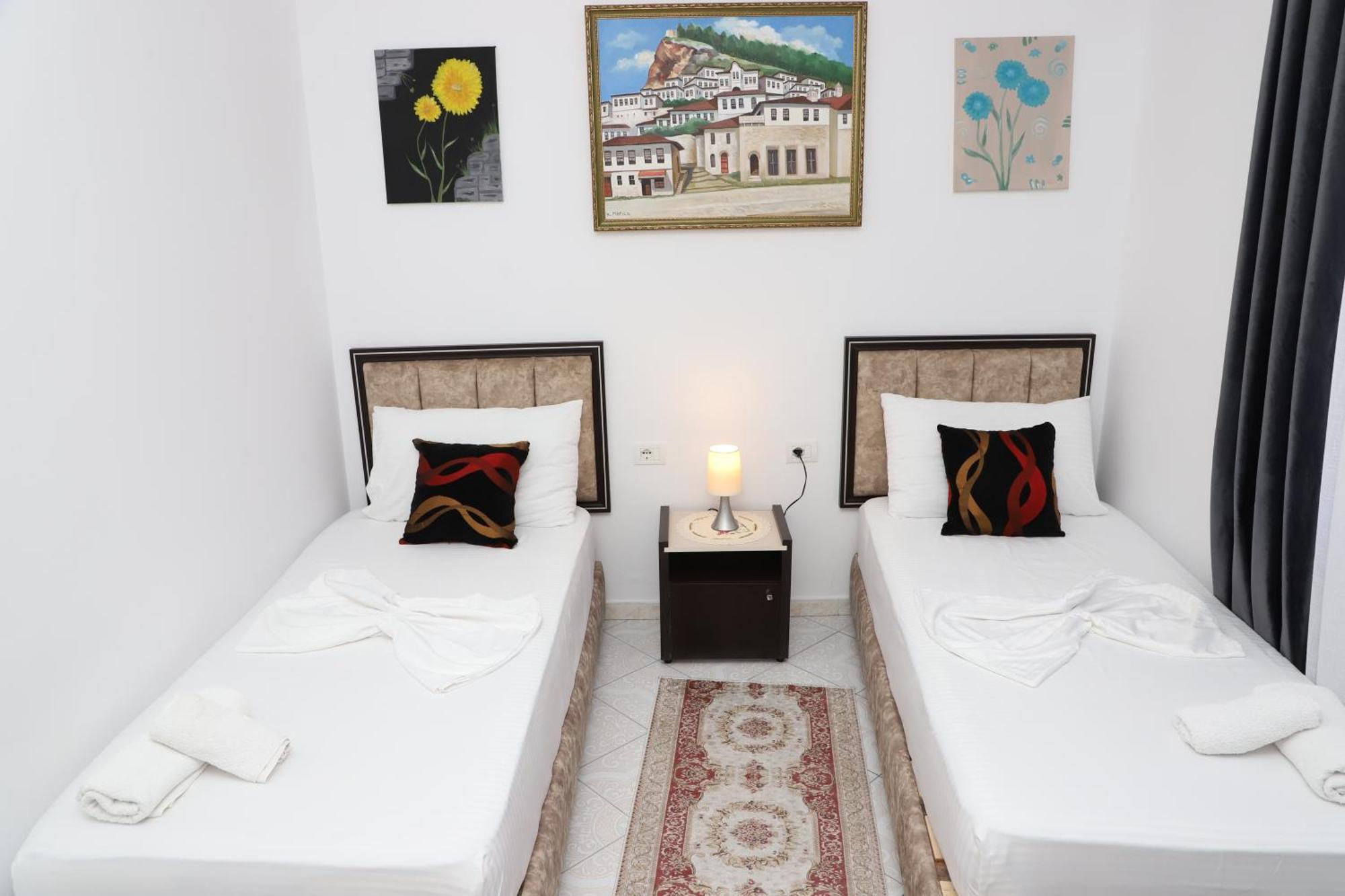 Guest House Marjo Berat Exterior photo
