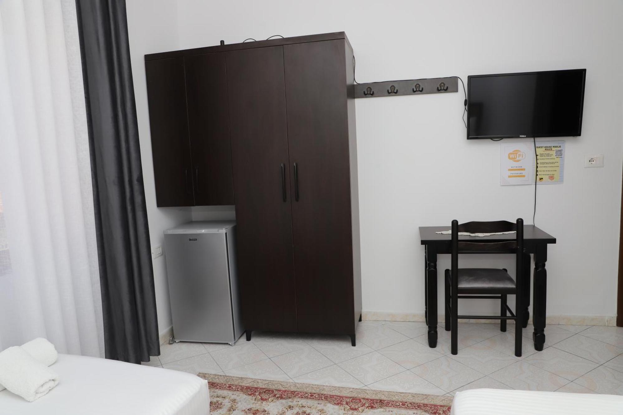 Guest House Marjo Berat Exterior photo