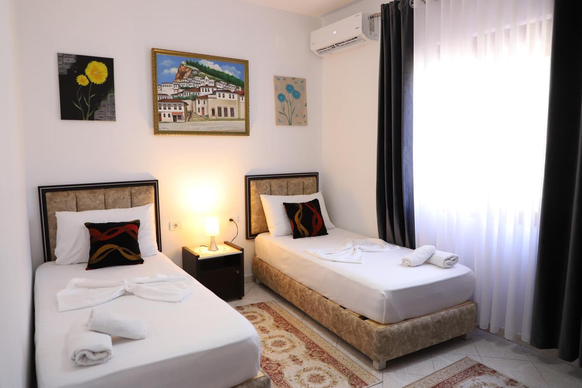 Guest House Marjo Berat Exterior photo